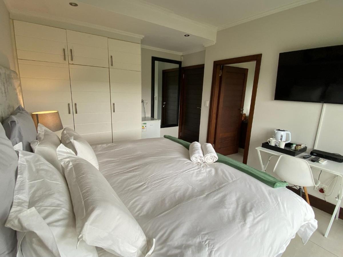 Luxury With Private Balcony And Stunning Dam Views * Ballito
