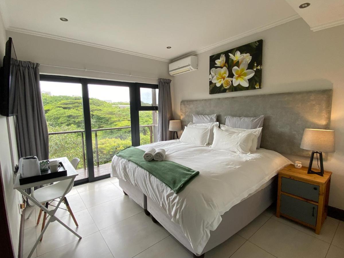 Luxury With Private Balcony And Stunning Dam Views Ballito